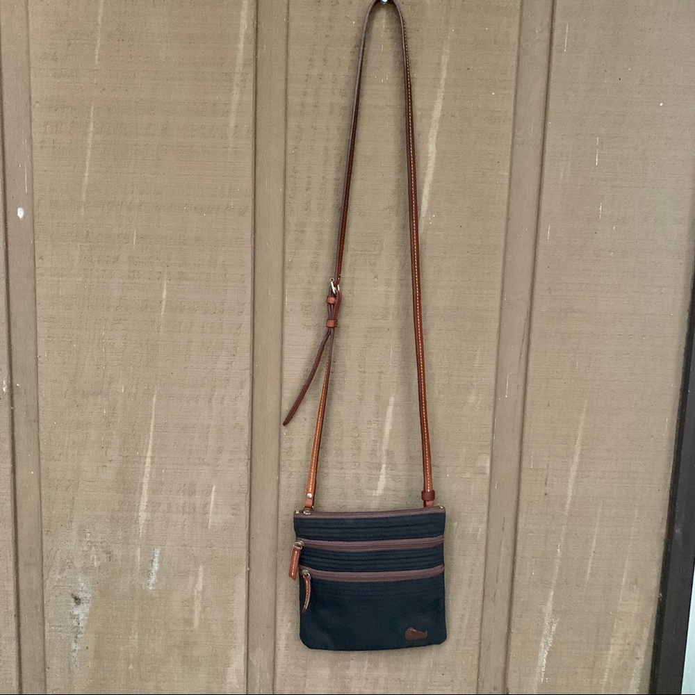 💜 2/$15 Dooney & Bourke nylon cross-body